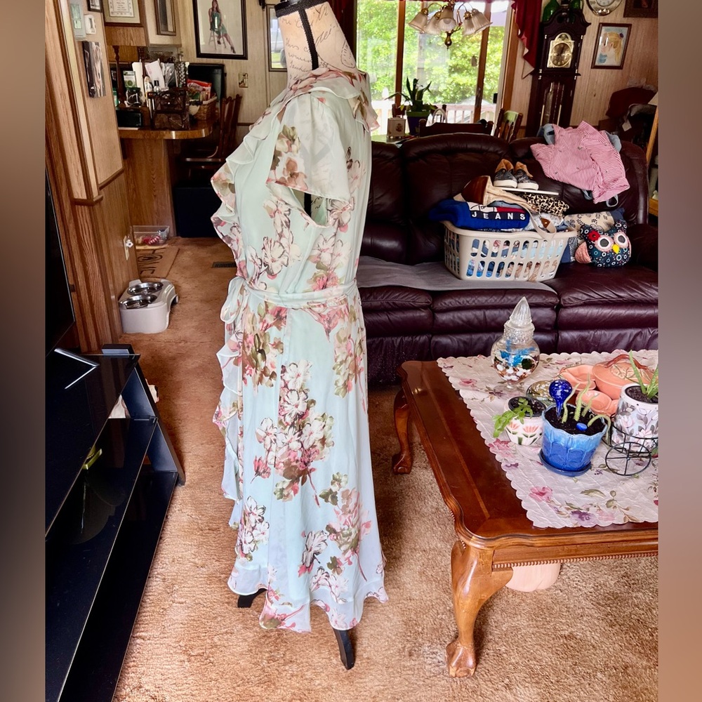 Julian Taylor Floral Midi Dress Size 16 Layered Ruffles beautiful dress. - Picture 15 of 16